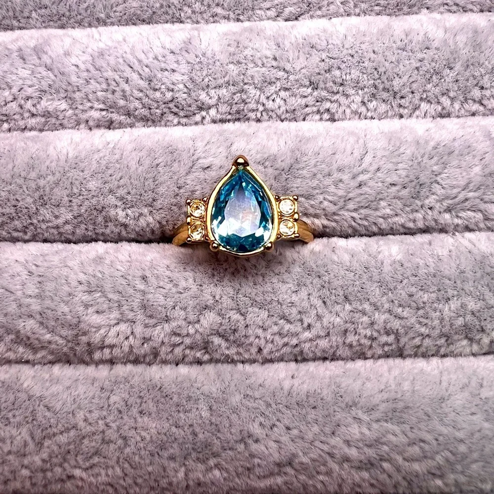 Size 7 Vintage Aquamarine Color Teardrop Rhinestone Ring - Picture 2 of 4